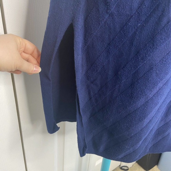 WHBM Sz Medium Textured Knit Sleeveless Sweater Tunic Side Slits Blue Geometric - Picture 6 of 13